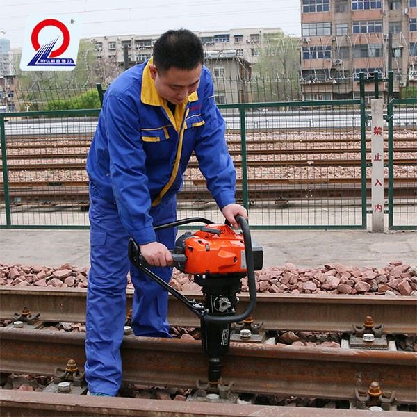 Combustion-Powered bolt impact wrench